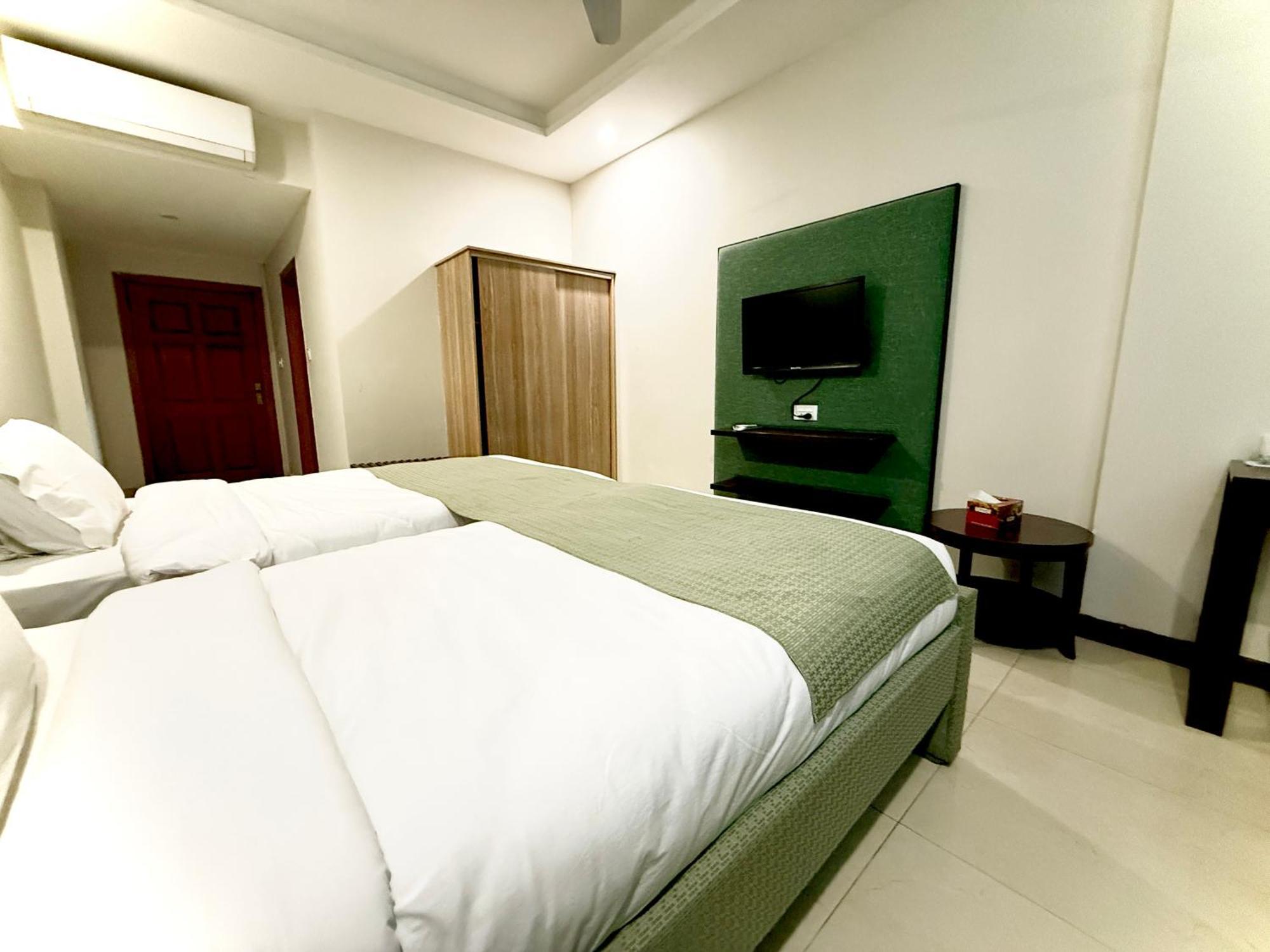 Atlas Hotel อิสลามาบัด ภายนอก รูปภาพ